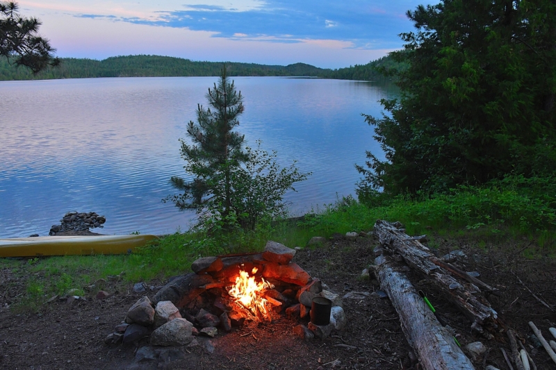 seagull-campfire-canoe-water-20190702_446_Quetico Campfire on the shore near a lake in the evening